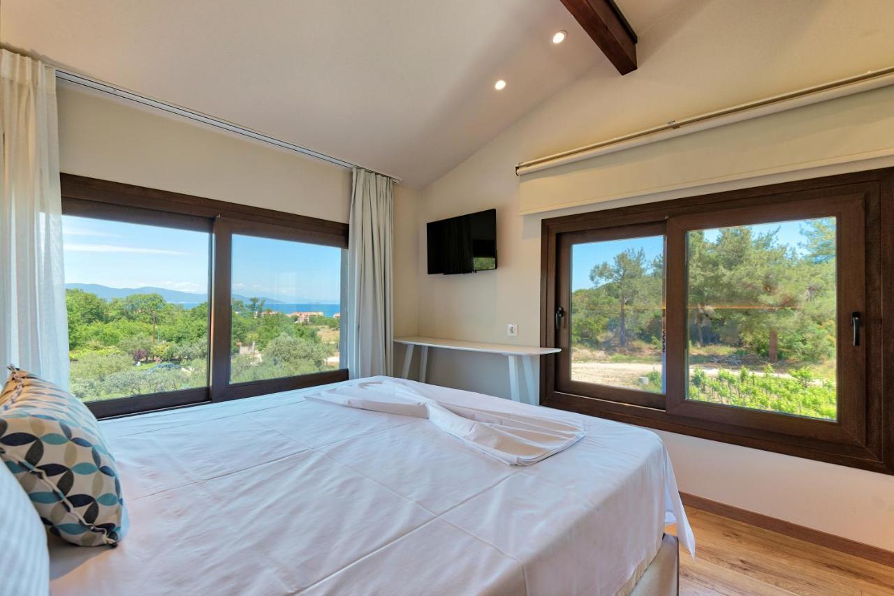 Dionysus Apartments & Suites Ierissos Exteriör bild