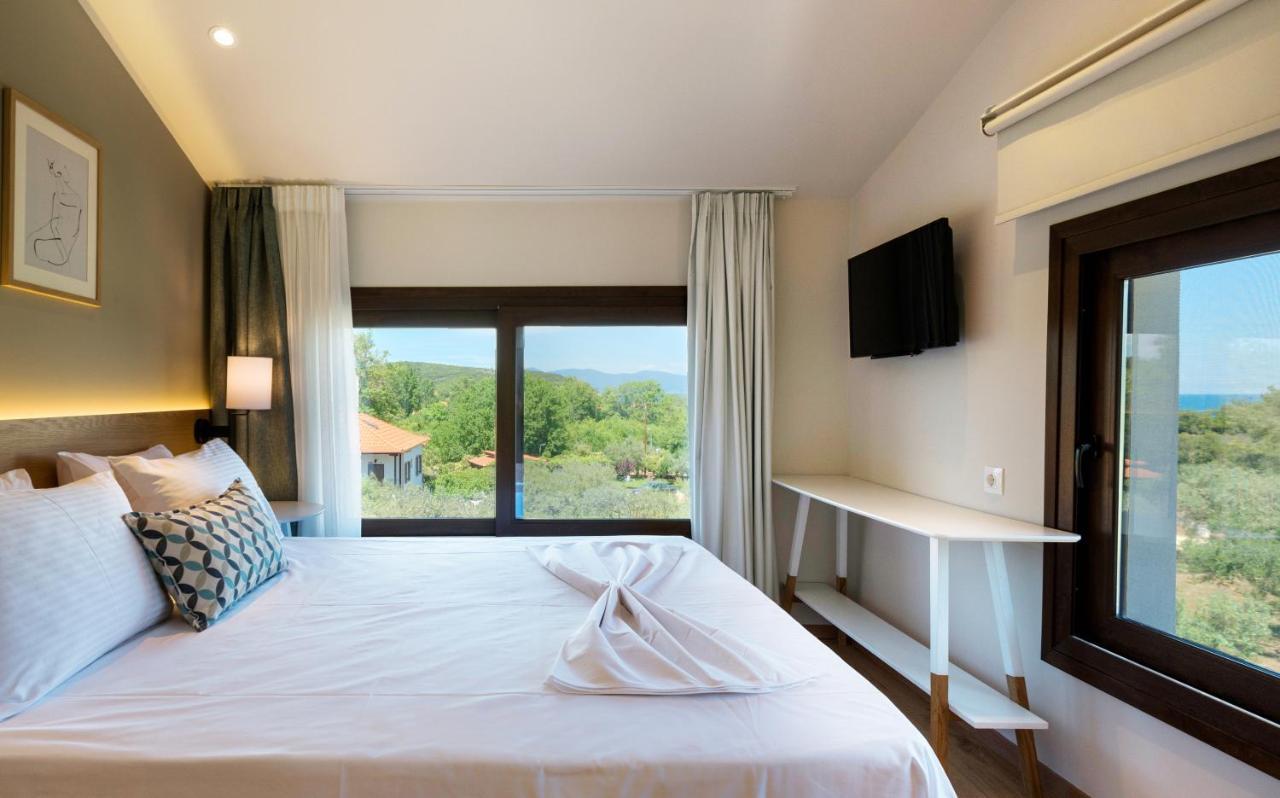Dionysus Apartments & Suites Ierissos Exteriör bild