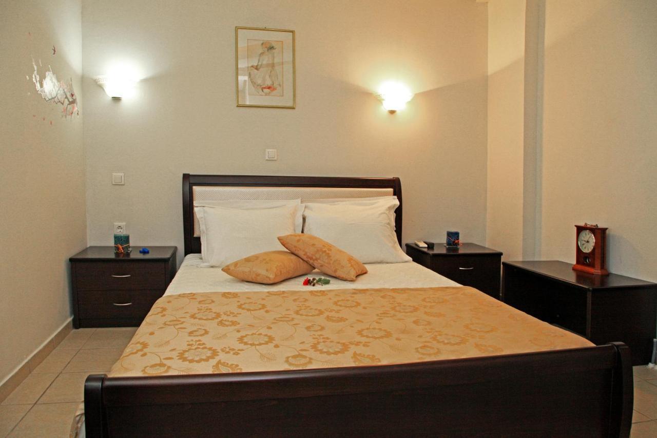 Dionysus Apartments & Suites Ierissos Rum bild