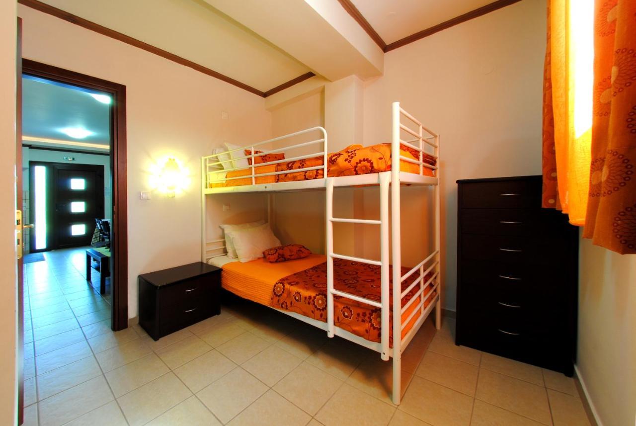 Dionysus Apartments & Suites Ierissos Rum bild