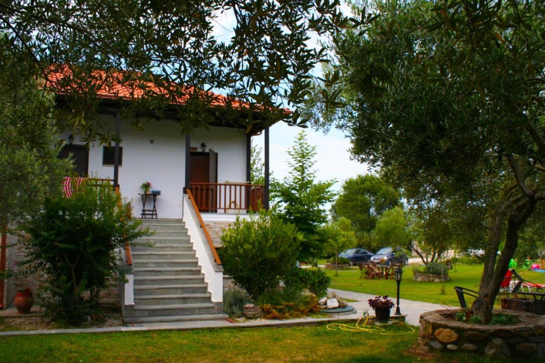 Dionysus Apartments & Suites Ierissos Exteriör bild